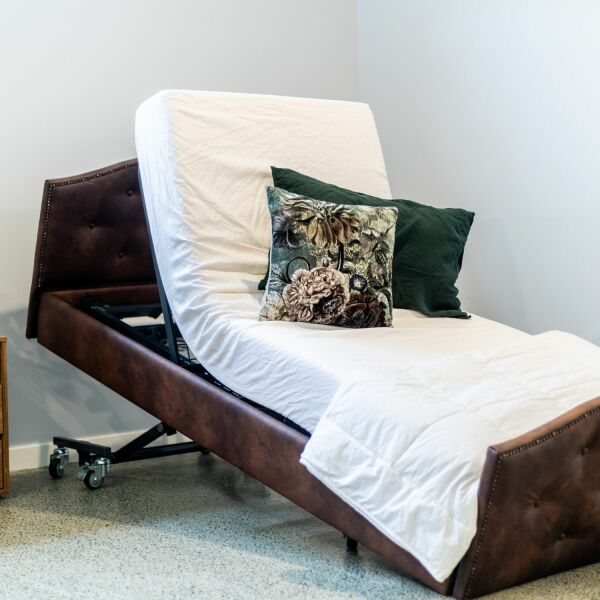 IC777 Premium Care Bed